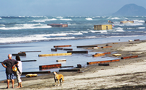 Rena : Container Ship Runs Aground : Tauranga : New Zealand  : Photos : Richard Moore : Photographer